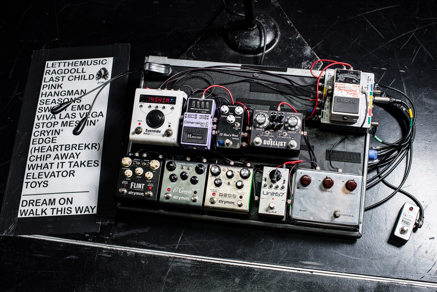 Brad-Whitford-Pedal-Board1707x1140-1392x930.jpg
