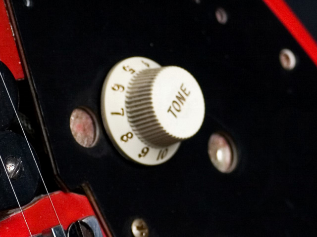 evh-frankenstein-00_volume-knob.jpg