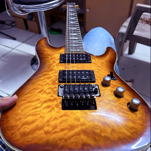 Schecter-Omen-Extreme-FR-1.jpg